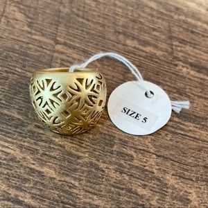 Lia Sophia Size 5 Gold Ring
